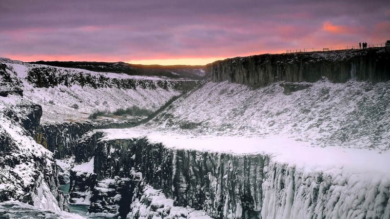 Golden Circle super jeep and snowmobile tour from Reykjavik - Geysir: watch Strokkur do the work