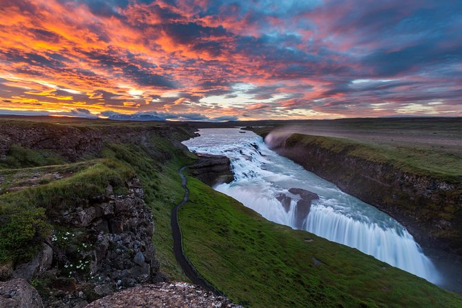 Golden Circle Tour and Evening Northern Lights Cruise From Reykjavik - Common Questions