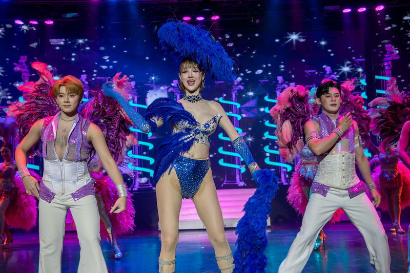Golden Dome Cabaret Show - The finale and the photo opportunity