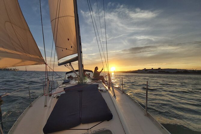 Golden Hour Boat Tour - Sunset Sailing by the Monuments With Wine - Meeting and Pickup Details