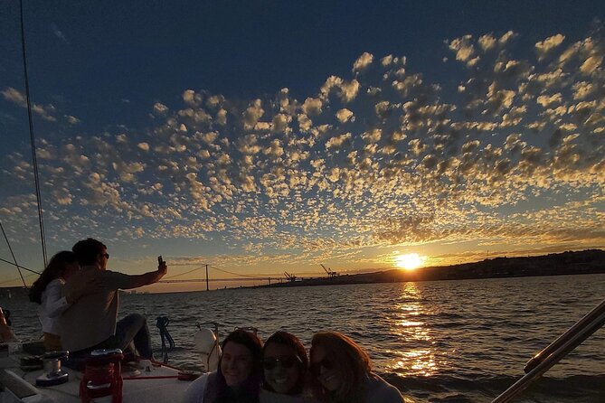 Golden Hour Boat Tour - Sunset Sailing by the Monuments With Wine - Cancellation Policy