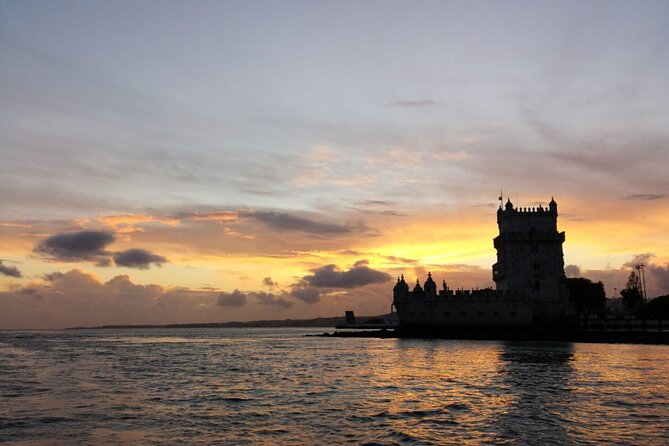 Golden Hour Boat Tour - Sunset Sailing by the Monuments With Wine - Positive Reviews From Guests