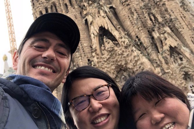 Golden Hour in Sagrada Familia Tour Official Licensed Guide - Additional Information