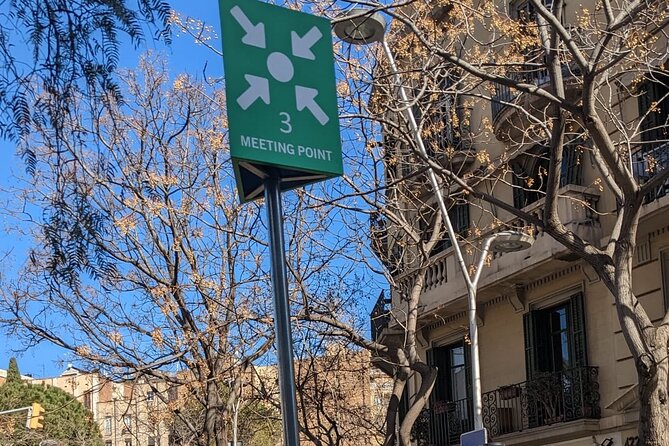 Golden Hour in Sagrada Familia Tour Official Licensed Guide - Common Questions