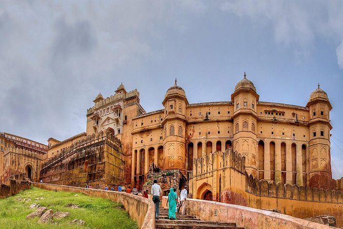 Golden Triangle Tour 3 Nights 4 Days : { Taj Mahal at Sunrise } - Itinerary Details