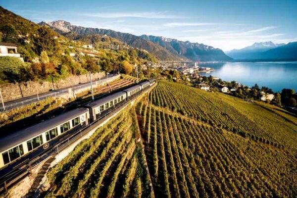 GoldenPass Belle-Epoque: Montreux-Zweisimmen Vintage Train - Unforgettable Journey Through Switzerland