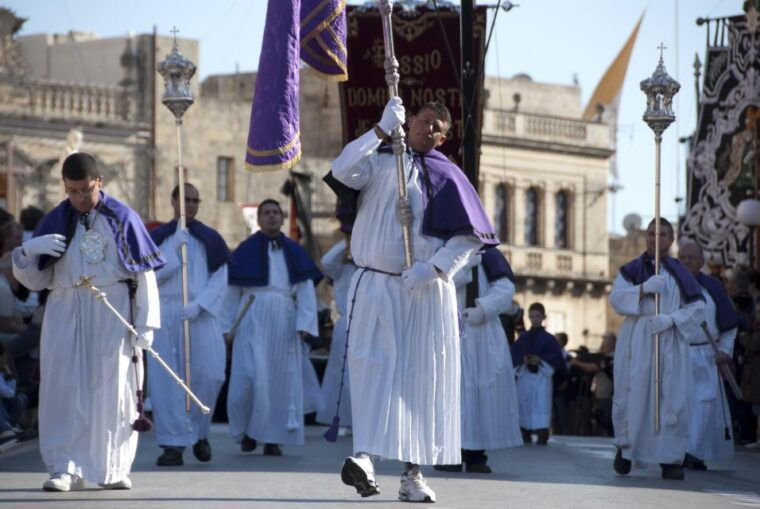 Good Friday Easter Procession with Commentary and Transport - Who Should Consider This Tour?