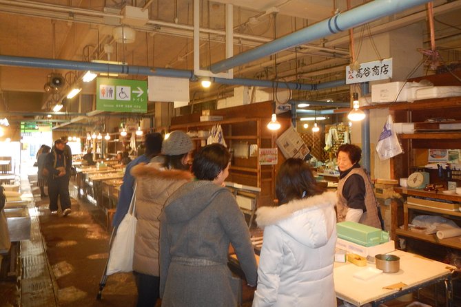 Good Morning Breakfast at Local Fish Market With a Guide - Benefits of Having a Guide for Your Breakfast Experience
