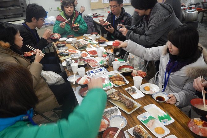 Good Morning Breakfast at Local Fish Market With a Guide - Insider Tips for Navigating the Market Like a Local