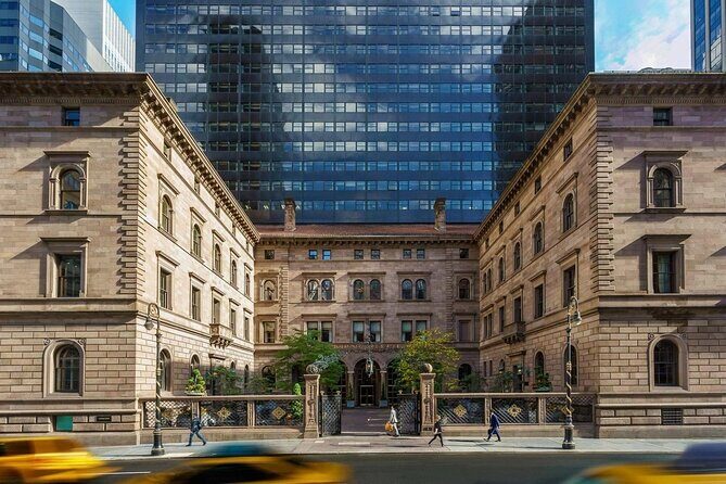 Gossip Girl Uptown Site Tour in a Vintage Car - Good To Know