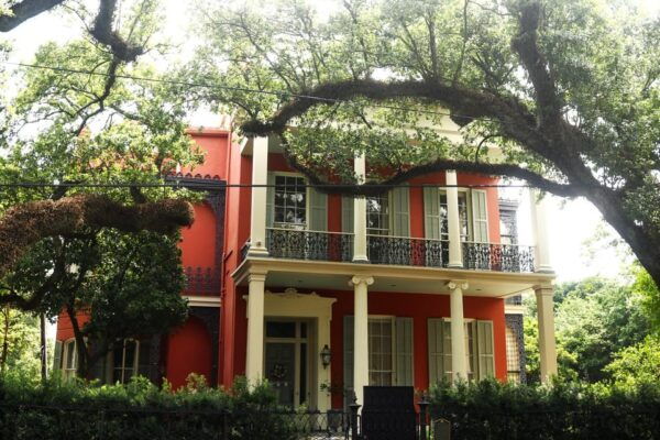 Gossip & Grandeur: A Stroll Through NOLAs Garden District - Important Tips and Considerations