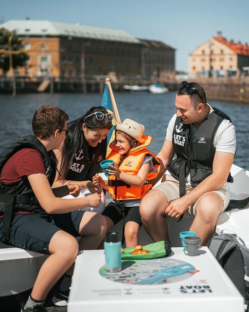 Gothenburg City Center: Electric Selfdrive Boat Tour - Boat Specifications