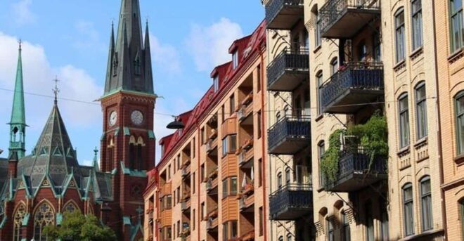 Gothenburg : Must-See Attractions Walking Tour - Exploring Gothenburg Cathedral