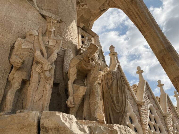 Gothic Paths, Tapas & Sagrada Familia. Private Tour - La Rambla and Mercat De La Boqueria