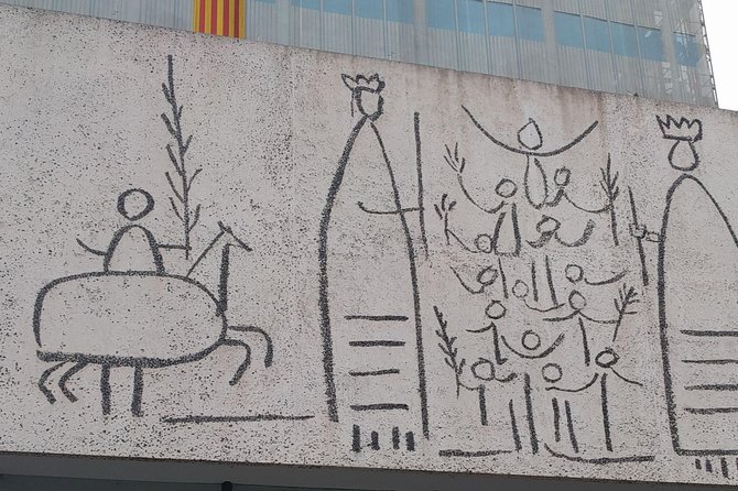 Gothic Quarter Private Tour With Sagrada Familia Skip the Line - Historical Background