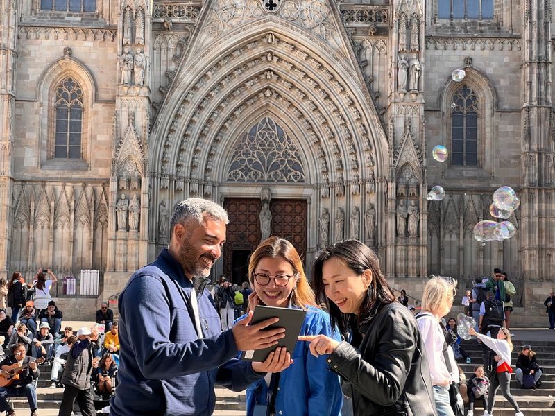 Gothic Quarter Walking Tour in Barcelona - A short walk into a very old Barcelona