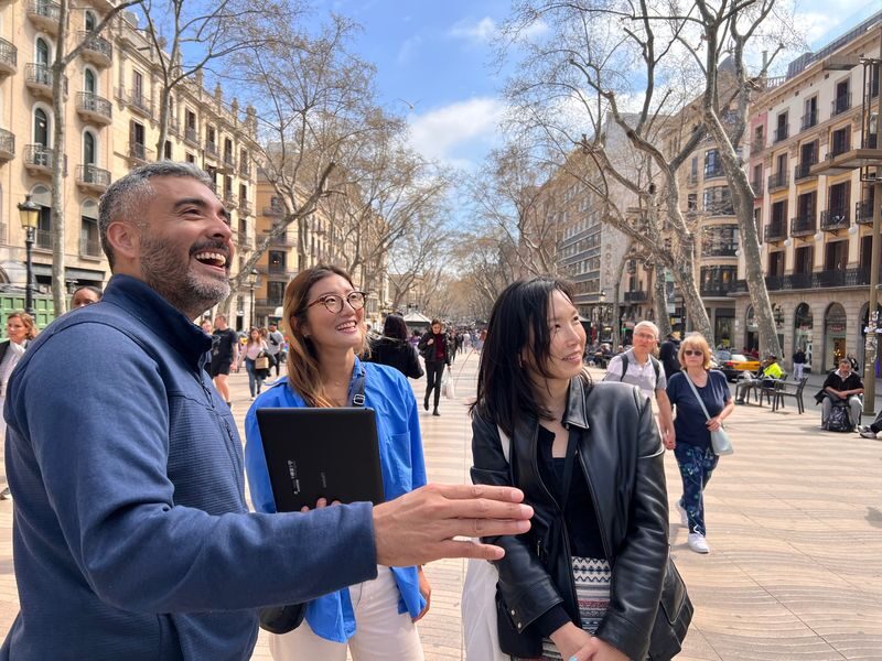 Gothic Quarter Walking Tour in Barcelona - Two hours on foot, with limited access