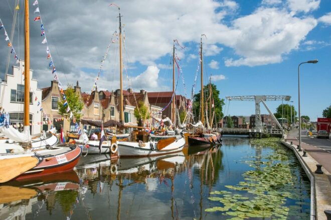 Gouda: Highlights Tour With Local Guide - Picturesque Streets and Local Stories