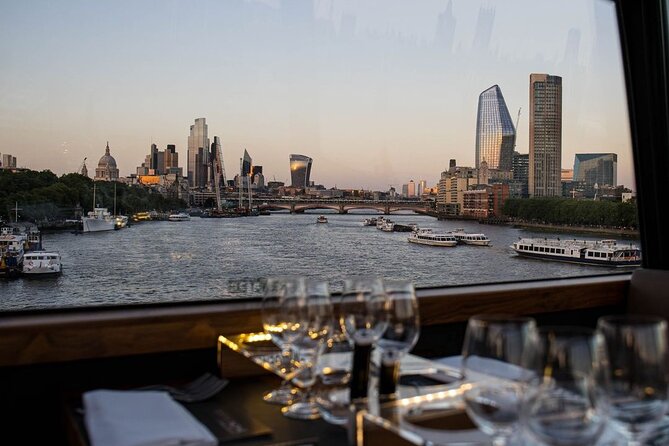 Gourmet 6-Course Dinner on Luxury London Bus - Indulge in a 6-Course Culinary Journey