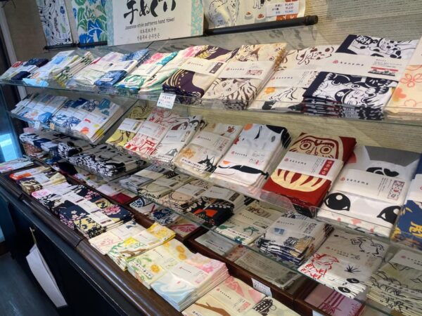 Gourmet and Historical Tour in Enoshima - Accessibility and Meeting Point