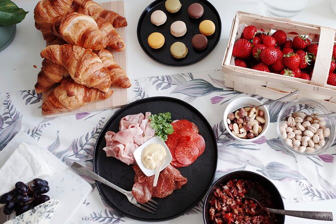 Gourmet Brunch With Celebrity Chef in Vlatava River - Good To Know