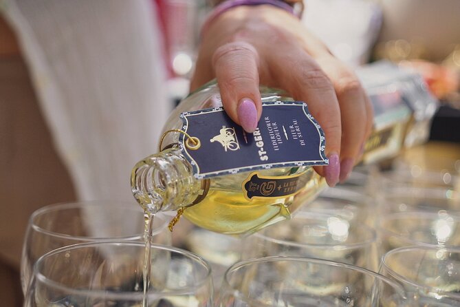 Gourmet Brunch With Celebrity Chef in Vlatava River - Flexible Cancellation Policy