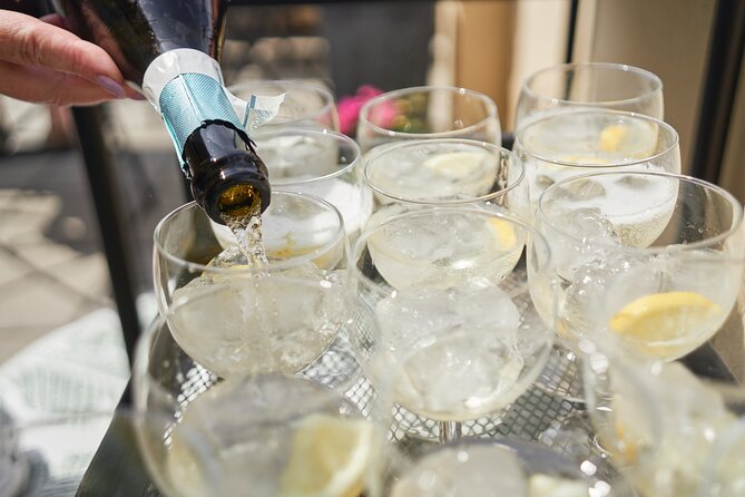 Gourmet Brunch With Celebrity Chef in Vlatava River - Booking Your Gourmet River Brunch