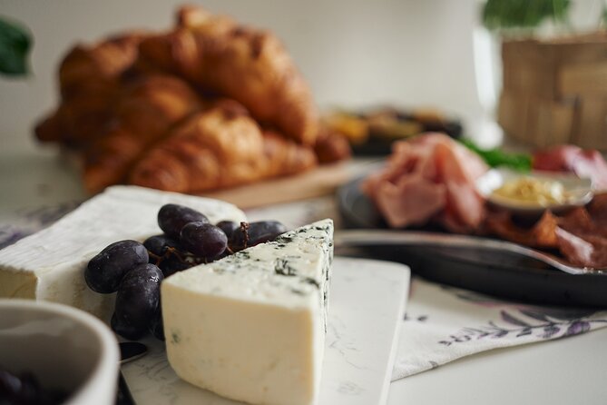 Gourmet Brunch With Celebrity Chef in Vlatava River - The Sum Up