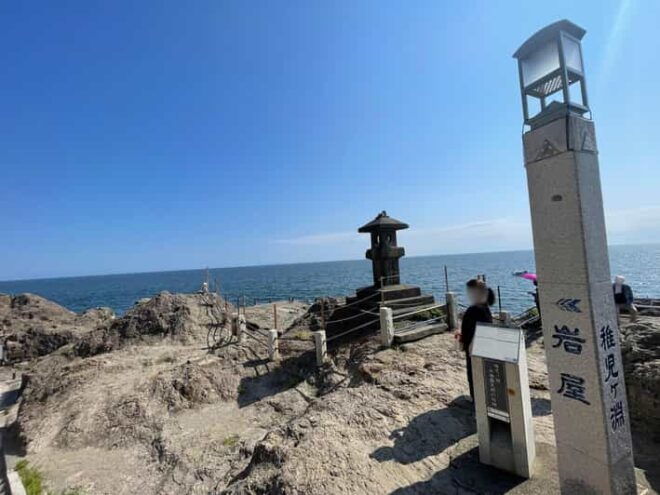 Gourmet Food and Temple Visit Tour in Enoshima - Itinerary of Activities