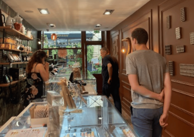 Gourmet Food Tour on Saint-Louis Island - Unique Highlights