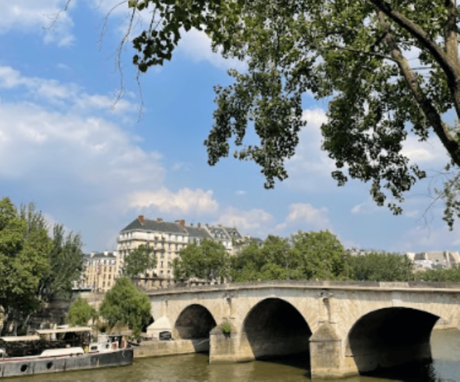 Gourmet Food Tour on Saint-Louis Island - Tasting Experiences