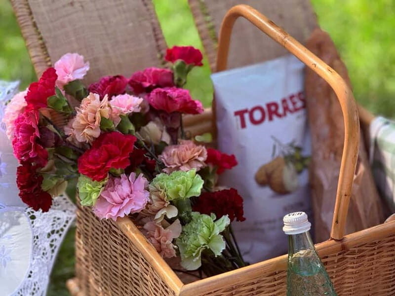 Gourmet Spanish Tapas Picnic in Retiro Park (Private) - FAQ