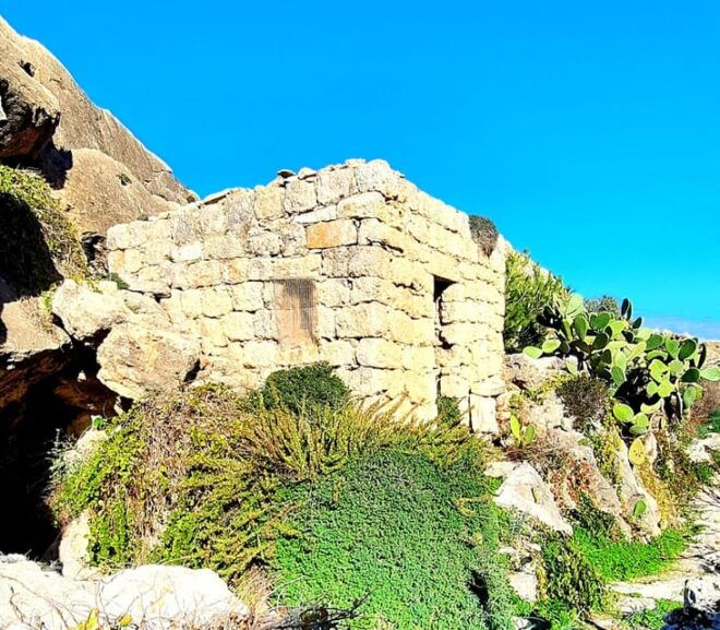Gozo: Guided Hiking Tour With Bouldering - Expert Guidance