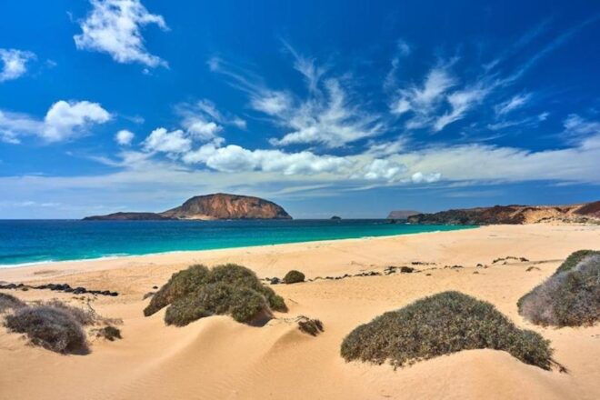 Graciosa Island: Jeep Safari Playa De Las Conchas - Playa De Las Conchas: a Beach Paradise