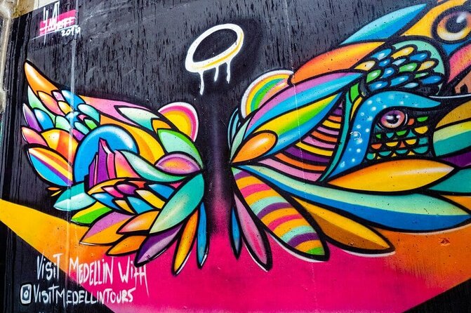Graffiti Tour in Commune 13 Guided by Locals - Local Guides and Community Involvement