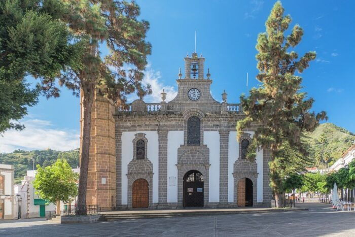 Gran Canaria Highlights Full-Day Tour by Bus - Exploring the Charming Town of Teror