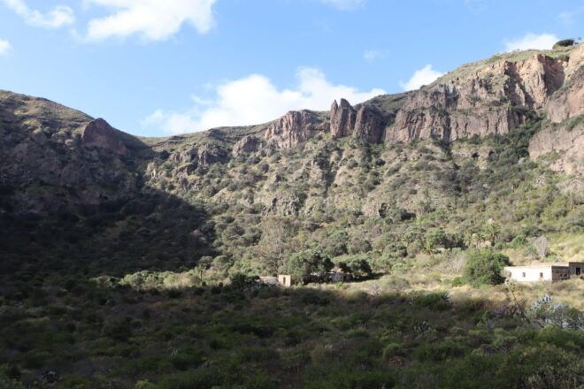 GRAN CANARIA (SPAIN): Hiking & Yoga in Bandama - Language Options and Group Size