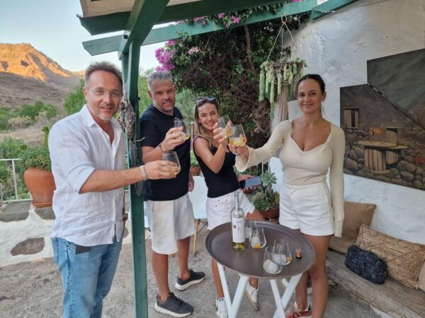Gran Canaria: Spanish Tapas and Wine Tasting Tour in Mogan - The Sum Up