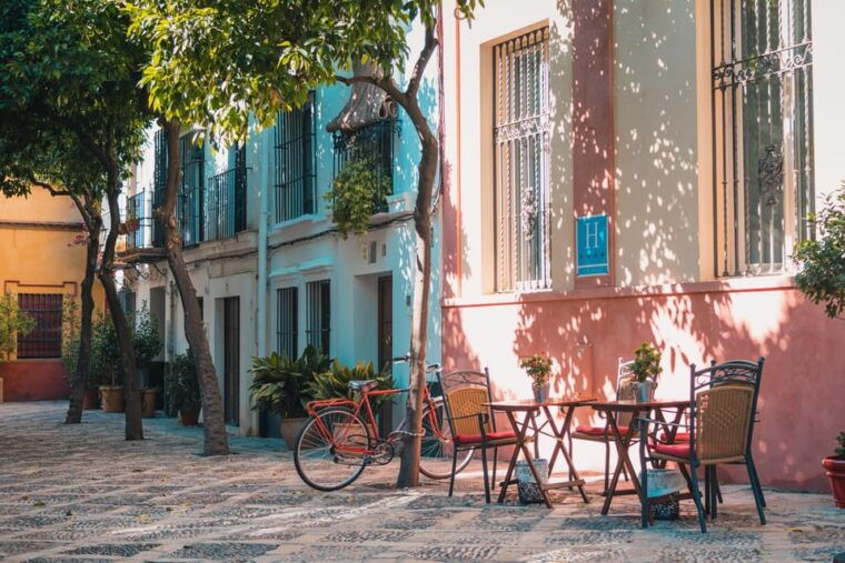 Granada: Albaicín and Sacromonte Guided Private Walking Tour - Scenic Views