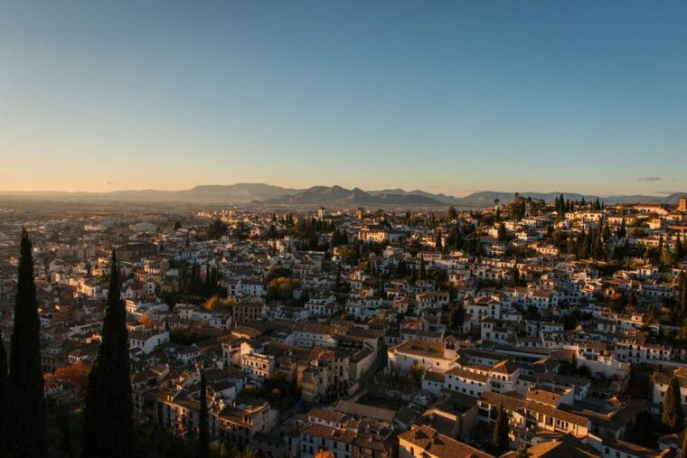 Granada: Albaicín and Sacromonte Guided Private Walking Tour - Meeting Location