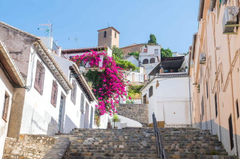Granada: Albaicín and Sacromonte Guided Walking Tour - Complimentary Glass of Wine