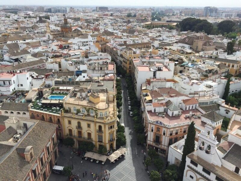 Granada: Albaicin and Sacromonte Guided Walking Tour - Exploring the Albaicin Neighborhood