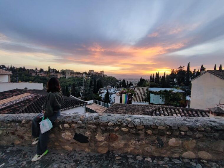 Granada: Albaicín and Sacromonte Sunset Tour & Flamenco Show - Plaza De San Nicolas