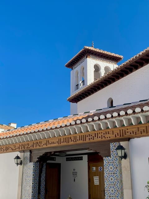Granada: Albaicín and Sacromonte Sunset Tour & Flamenco Show - Sacromonte District