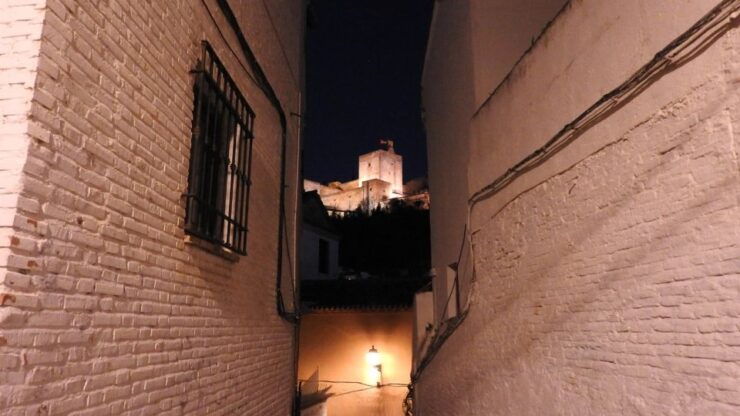 Granada: Albaicín in the Dark Walking Tour - Experience Highlights and Inclusions