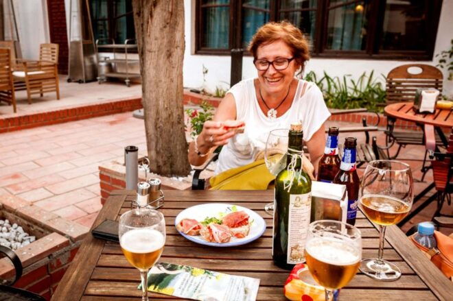 Granada: Albayzin and Sacromonte Walking Tour - Selecting Participants and Date
