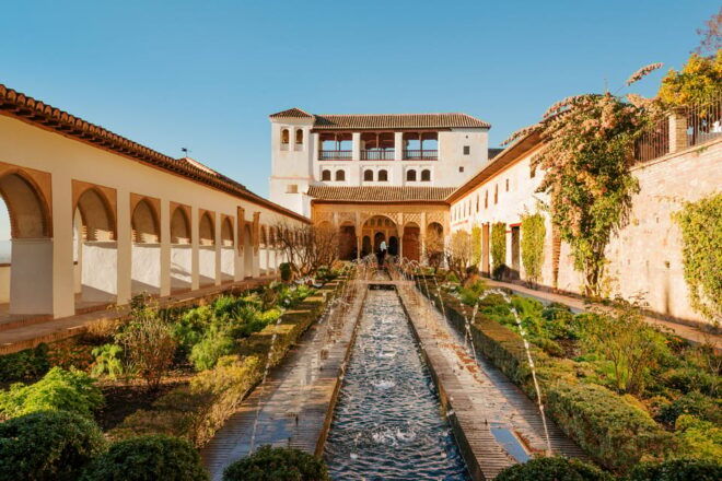 Granada: Alcazaba & Generalife Entry Ticket and Audio Guide - Accessibility and Meeting Point