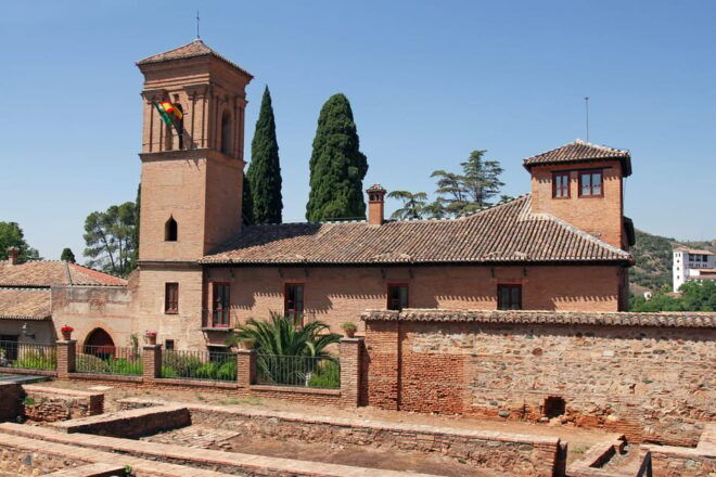 Granada: Alcazaba & Generalife Entry Ticket and Audio Guide - Exploring the Alhambra
