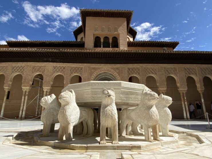 Granada: Alhambra, Alcazaba, and Generalife Private Tour - Tour Details and Features