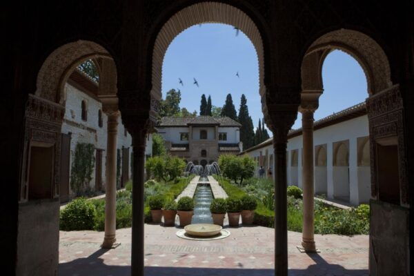 Granada Alhambra and Generalife Gardens Experience Tour - Inclusions: Alhambra Ticket and Local Guide